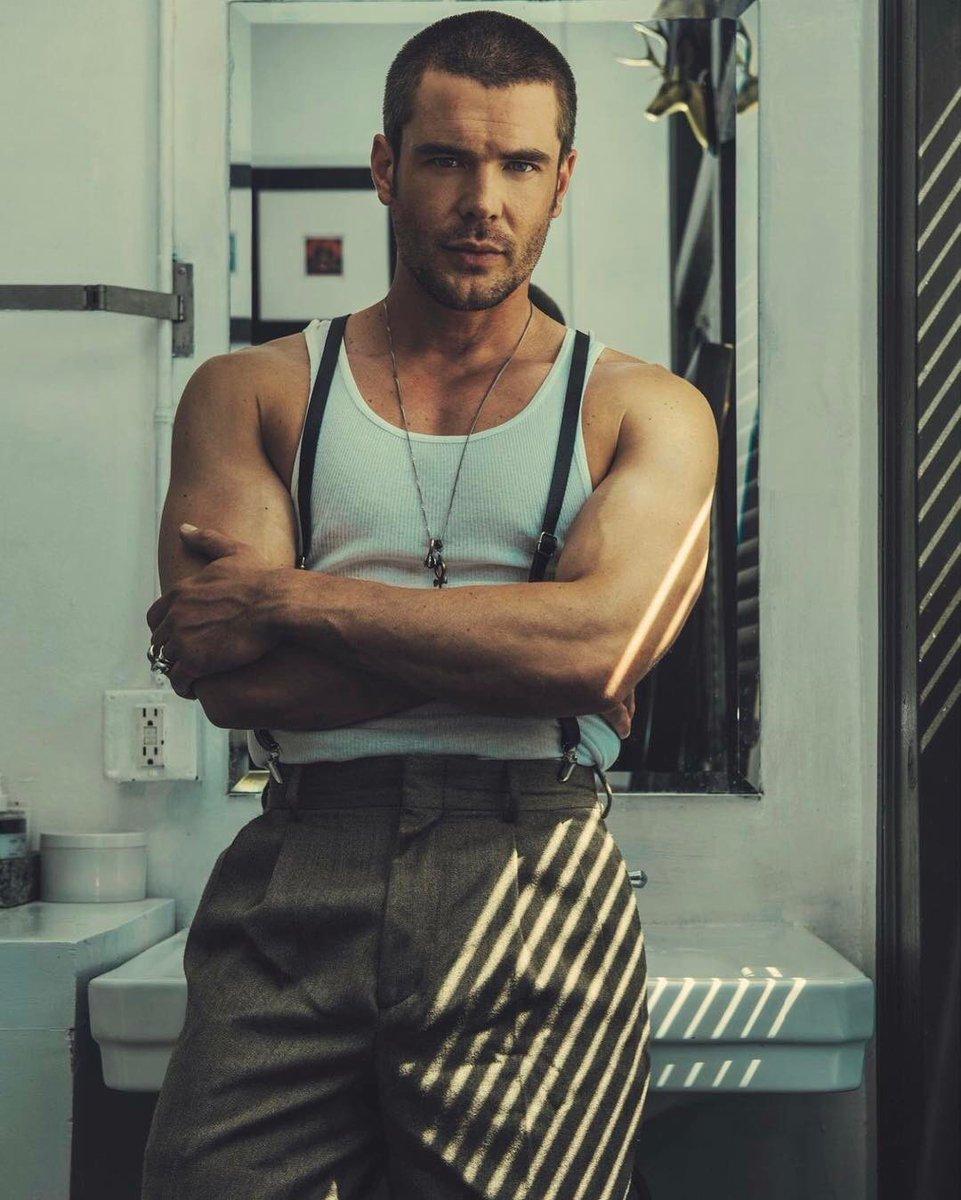 Charlie Weber — Biografi Aktor, Film, Penghargaan & Fakta