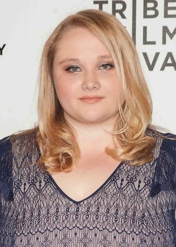 Danielle Macdonald — Biografi Aktor, Film, Penghargaan & Fakta