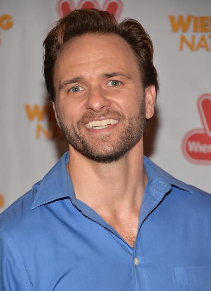 Chris Moss — Biografi Aktor, Film, Penghargaan & Fakta