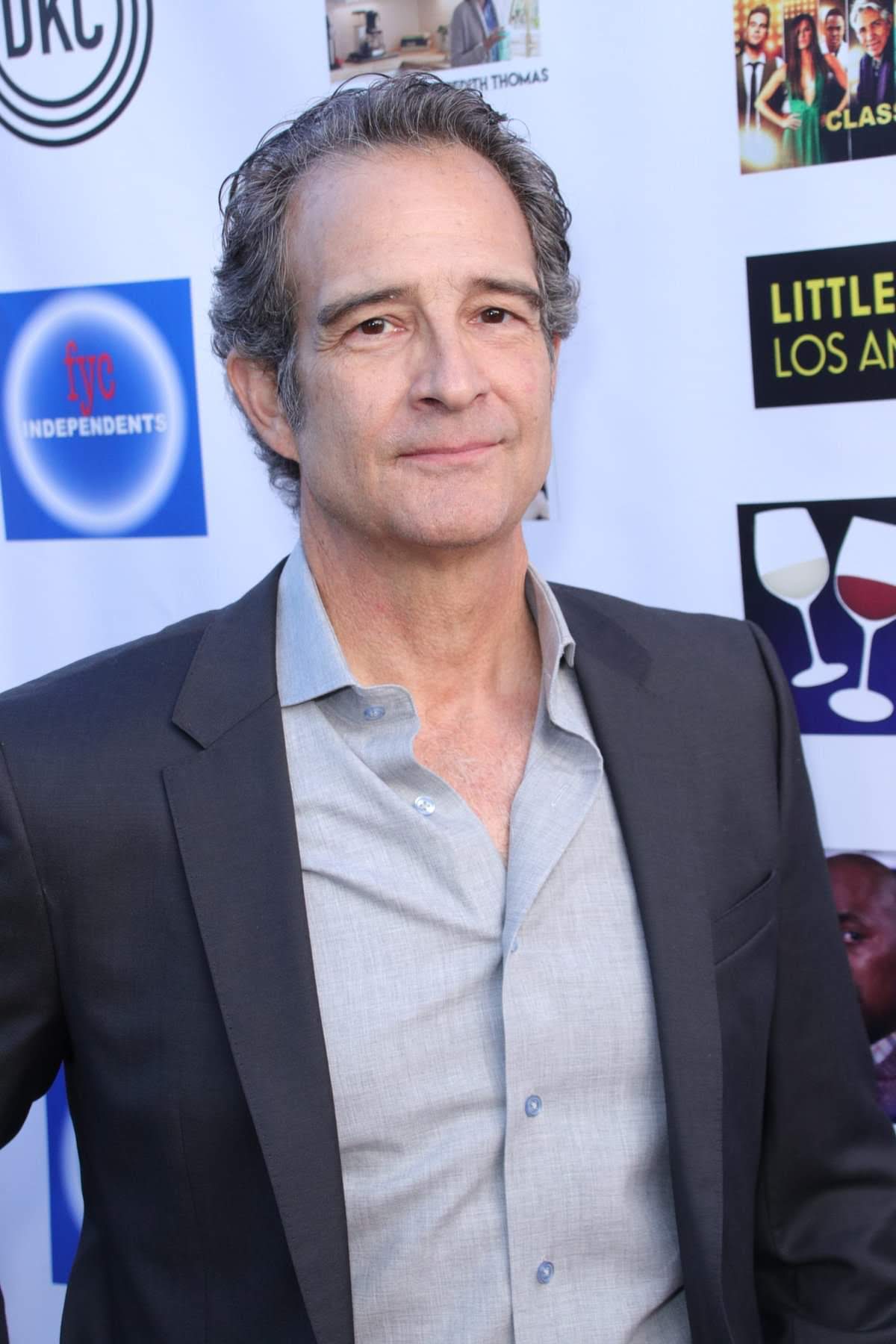 Tom Jenkins — Biografi Aktor, Film, Penghargaan & Fakta