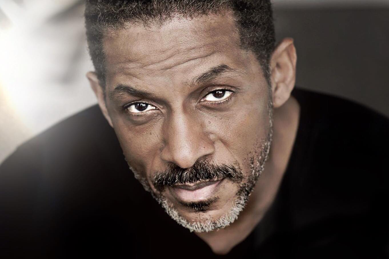 Cameron Arnett — Biografi Aktor, Film, Penghargaan & Fakta