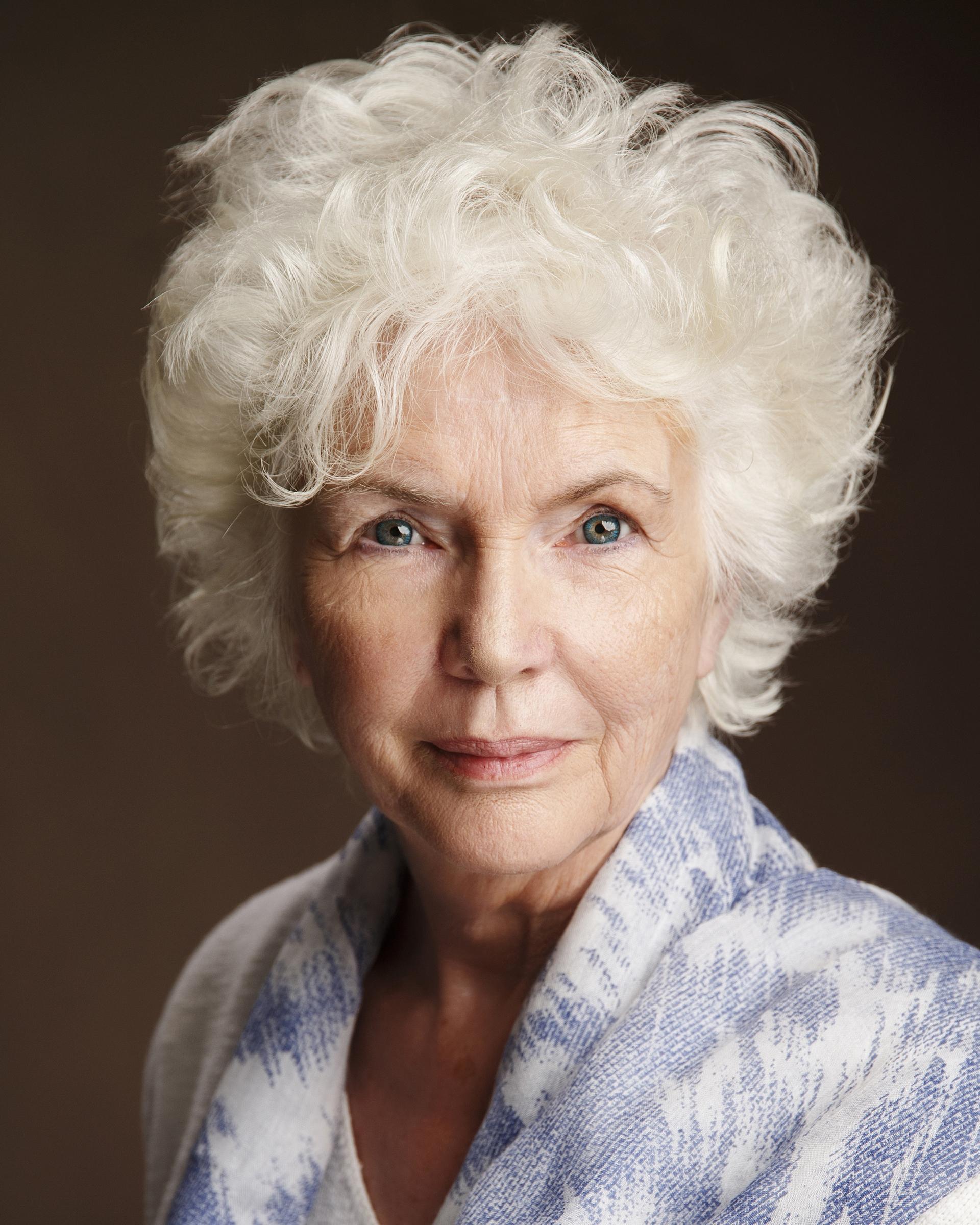 Fionnula Flanagan — Biografi Aktor, Film, Penghargaan & Fakta