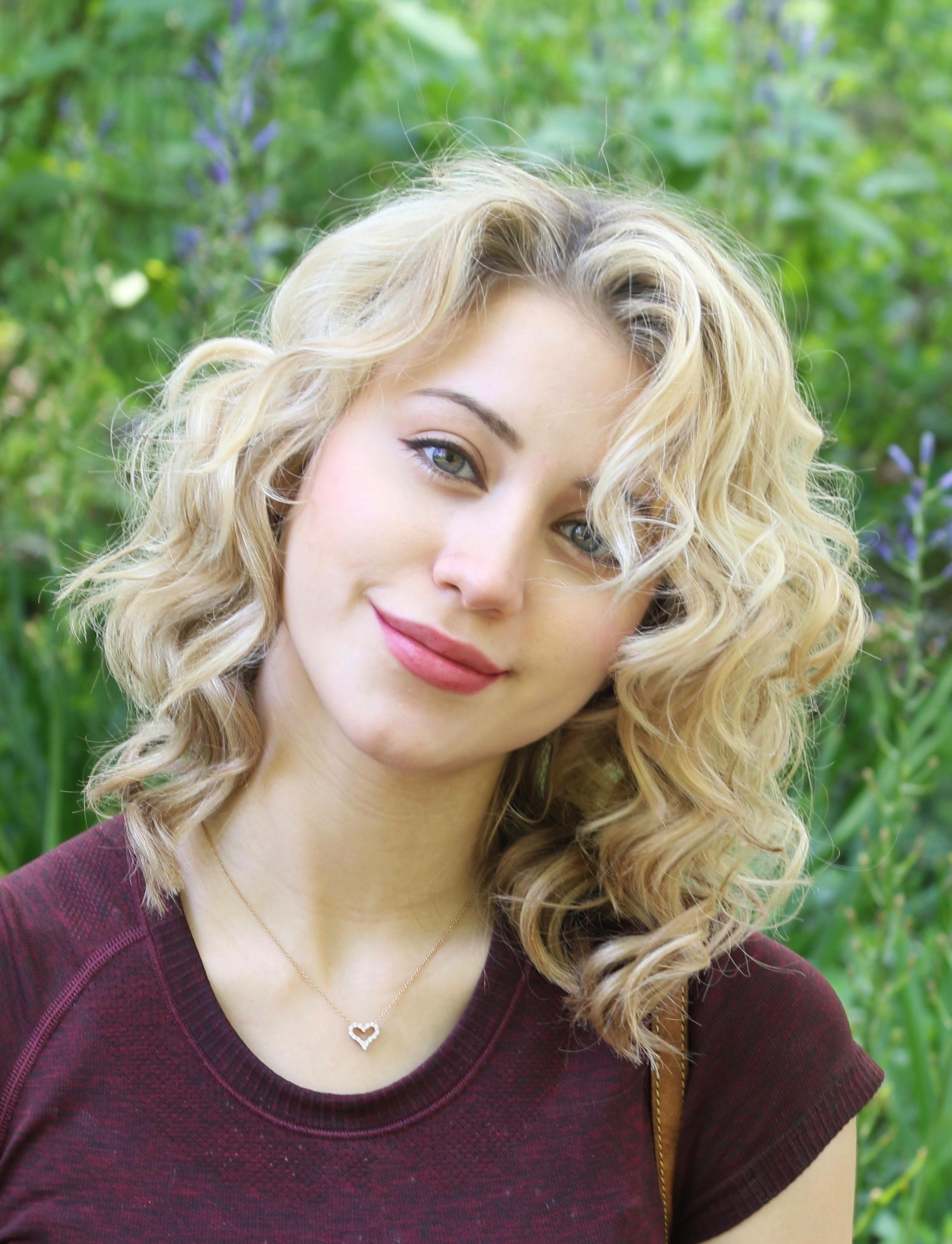 Caylee Cowan — Biografi Aktor, Film, Penghargaan & Fakta