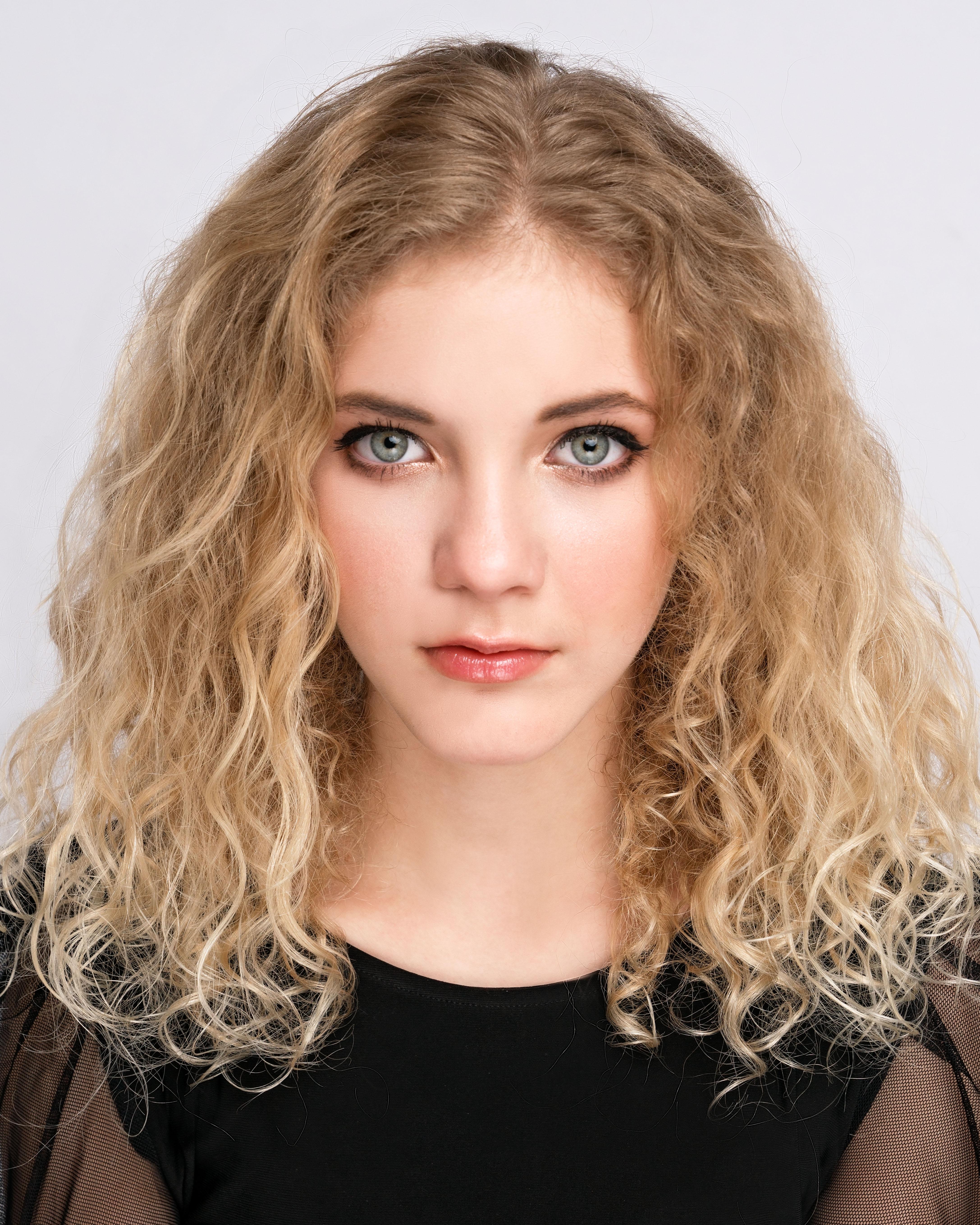 Charlotte Delaney Riggs — Biografi Aktor, Film, Penghargaan & Fakta