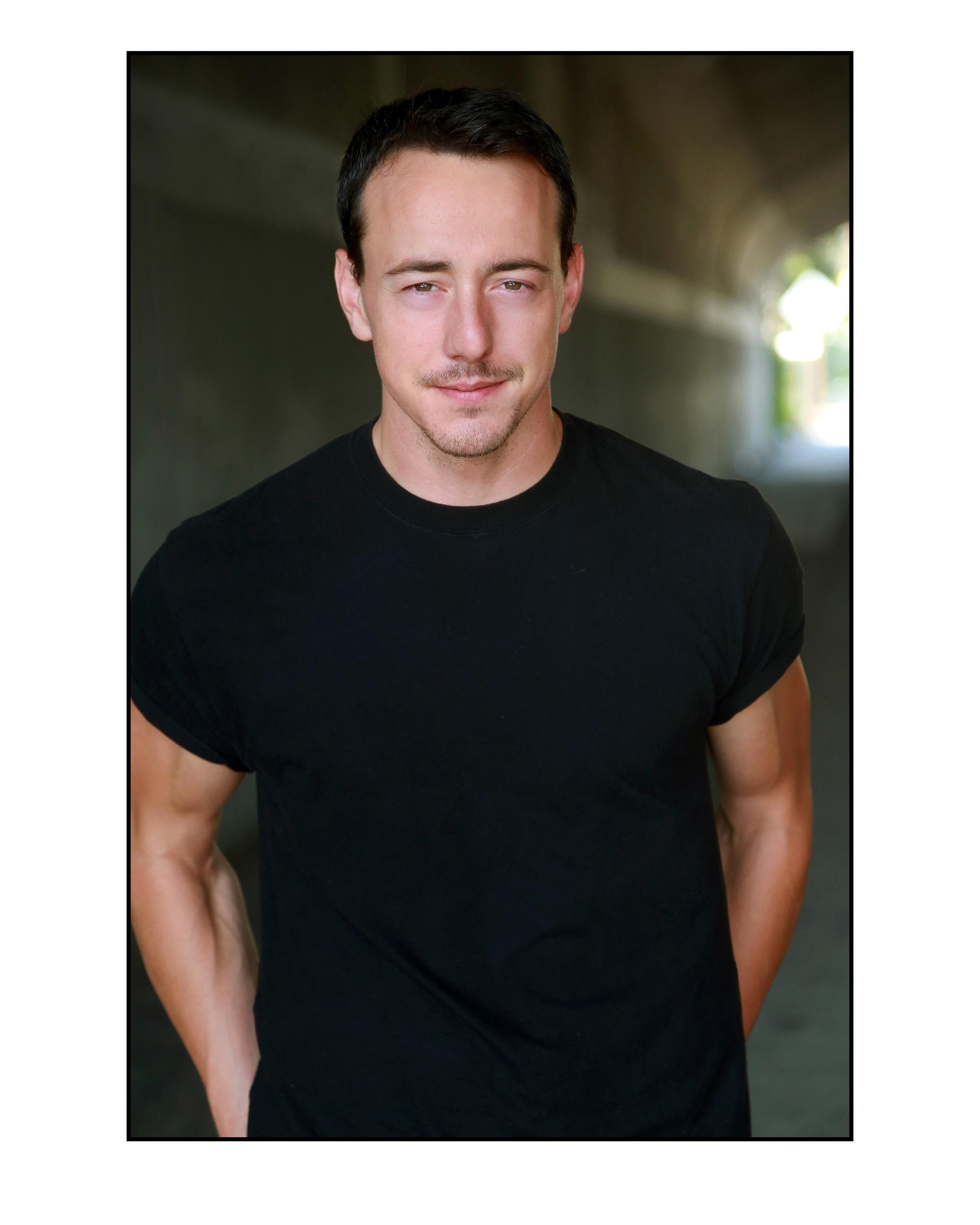 Chris Coy — Biografi Aktor, Film, Penghargaan & Fakta