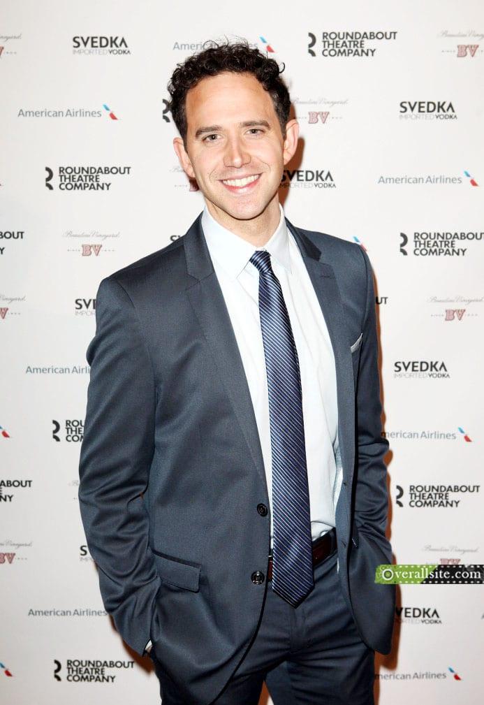 Santino Fontana — Biografi Aktor, Film, Penghargaan & Fakta