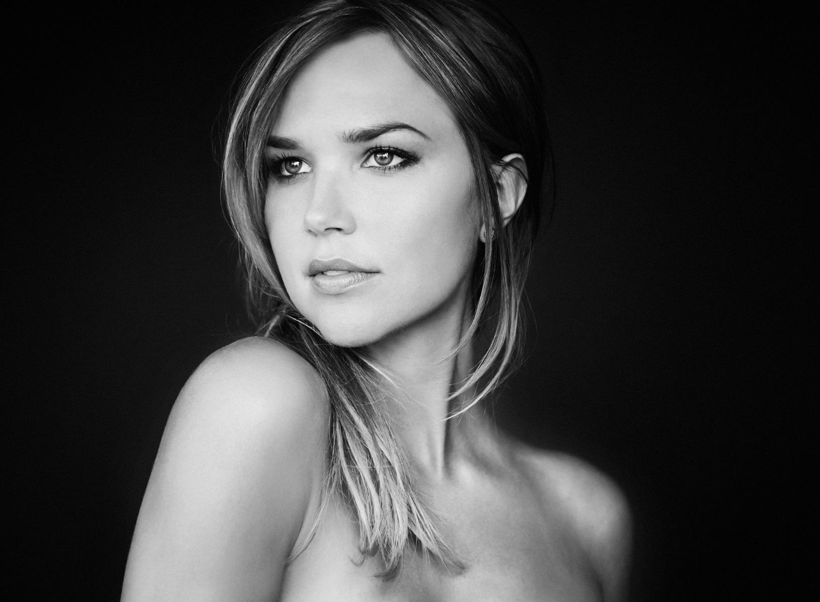 Arielle Kebbel — Biografi Aktor, Film, Penghargaan & Fakta