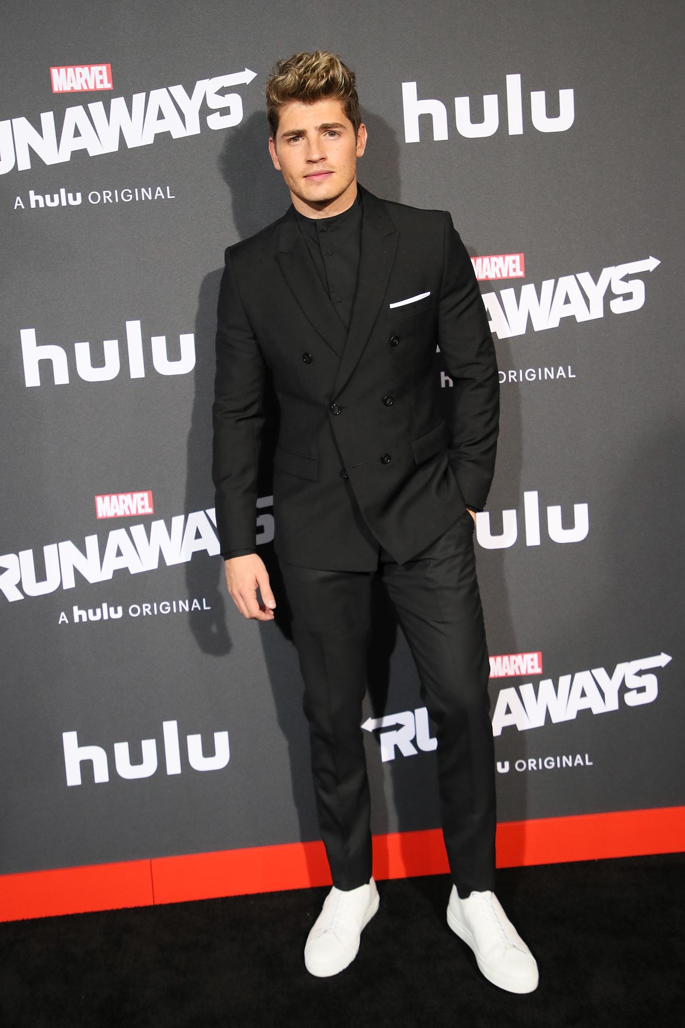 Gregg Sulkin — Biografi Aktor, Film, Penghargaan & Fakta
