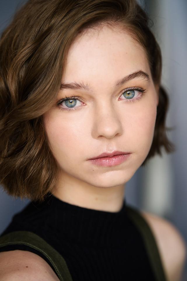 Emma Myers — Biografi Aktor, Film, Penghargaan & Fakta